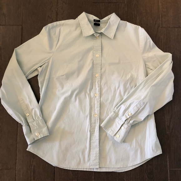 GAP Tops - 💝Gap button down shirt in light mint.